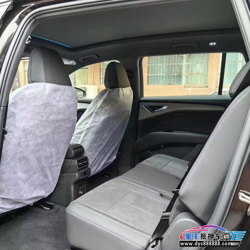 24年奥迪Q5轿车抵押车出售