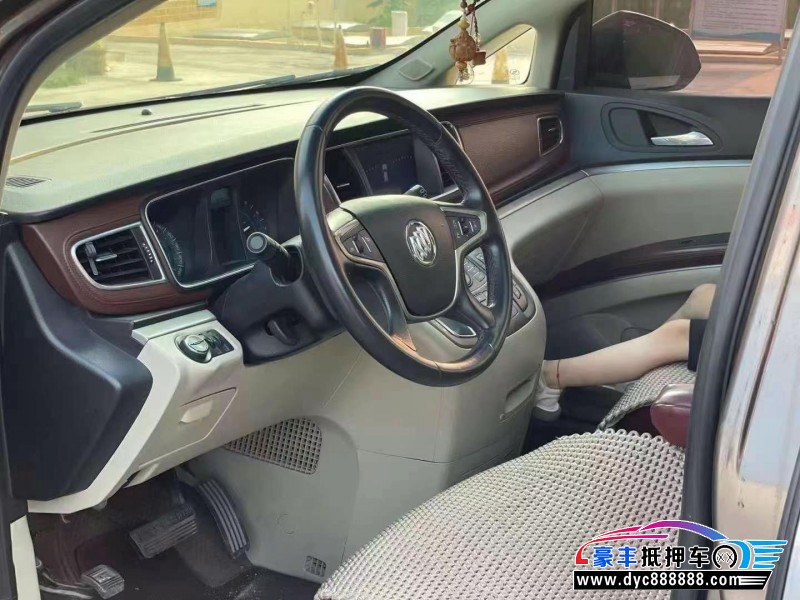 15年别克GL8轿车抵押车出售