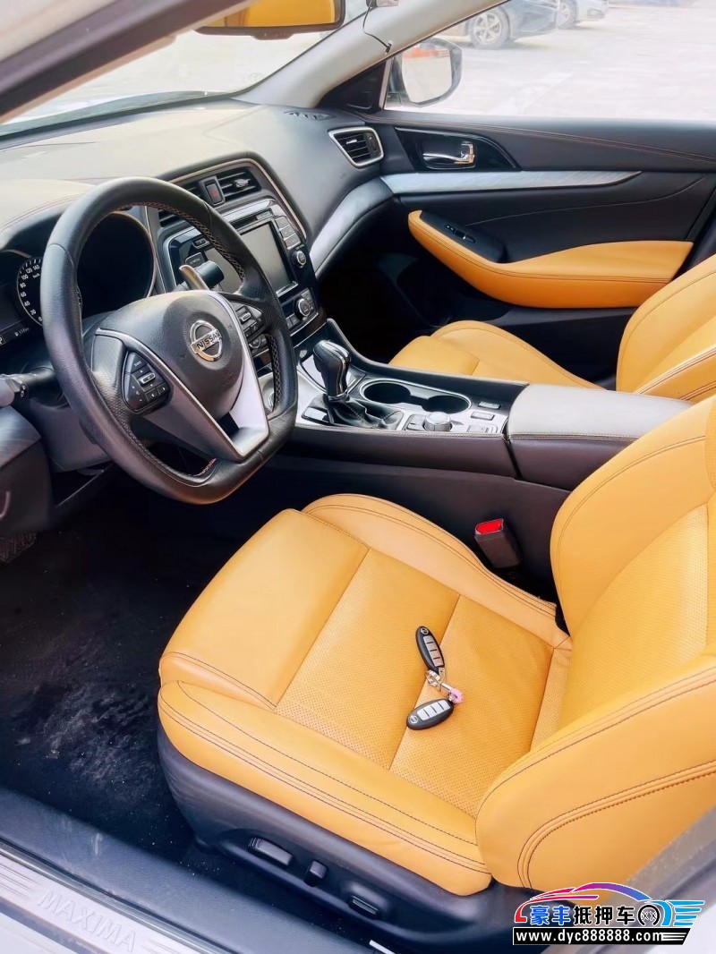 19年日产西玛轿车抵押车出售