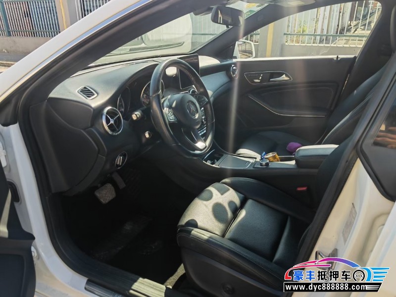 18年奔驰CLA级轿车抵押车出售