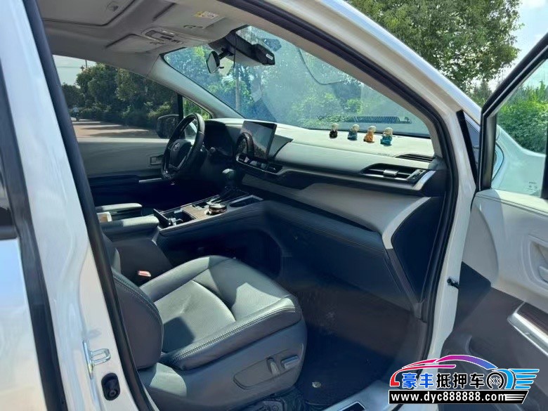 23年丰田塞纳轿车抵押车出售