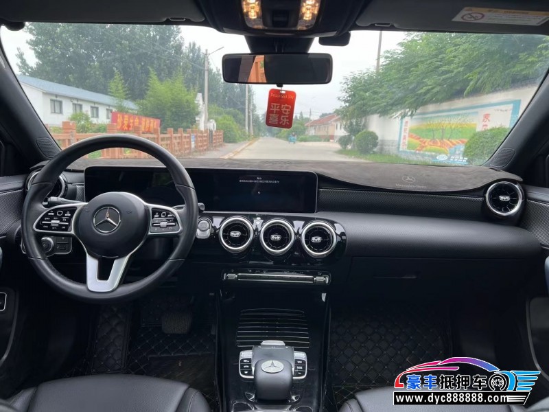 19年奔驰A轿车抵押车出售