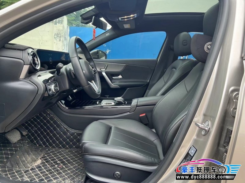 19年奔驰A轿车抵押车出售