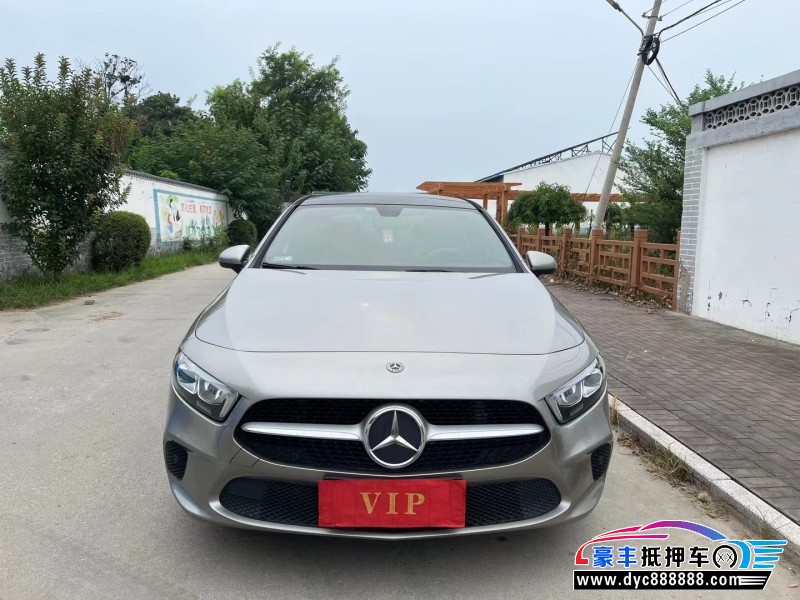 19年奔驰A轿车抵押车出售
