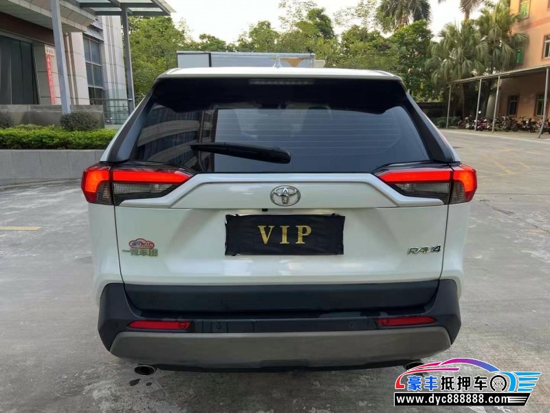 22年丰田RAV4轿车抵押车出售