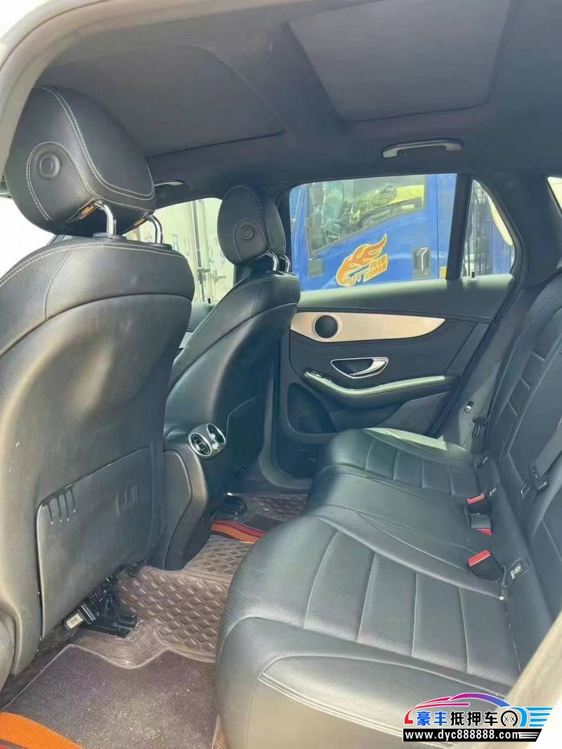 17年奔驰GLC轿车抵押车出售