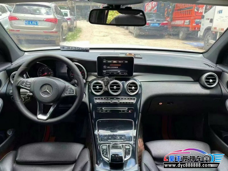 17年奔驰GLC轿车抵押车出售