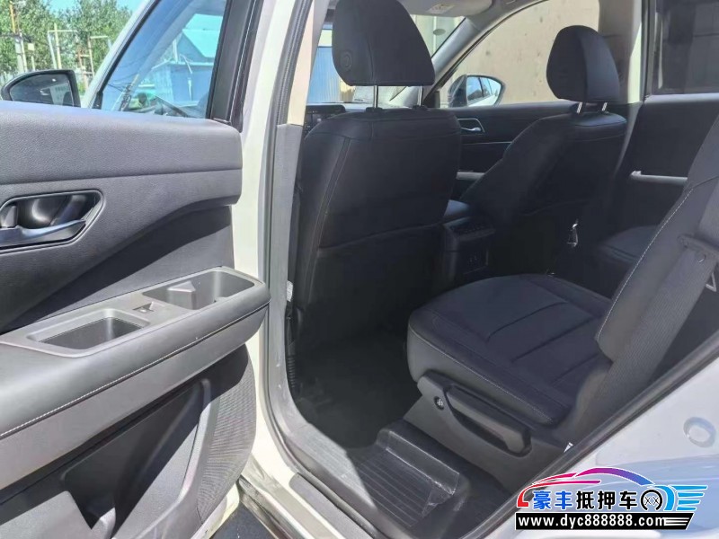 24年日产探陆轿车抵押车出售