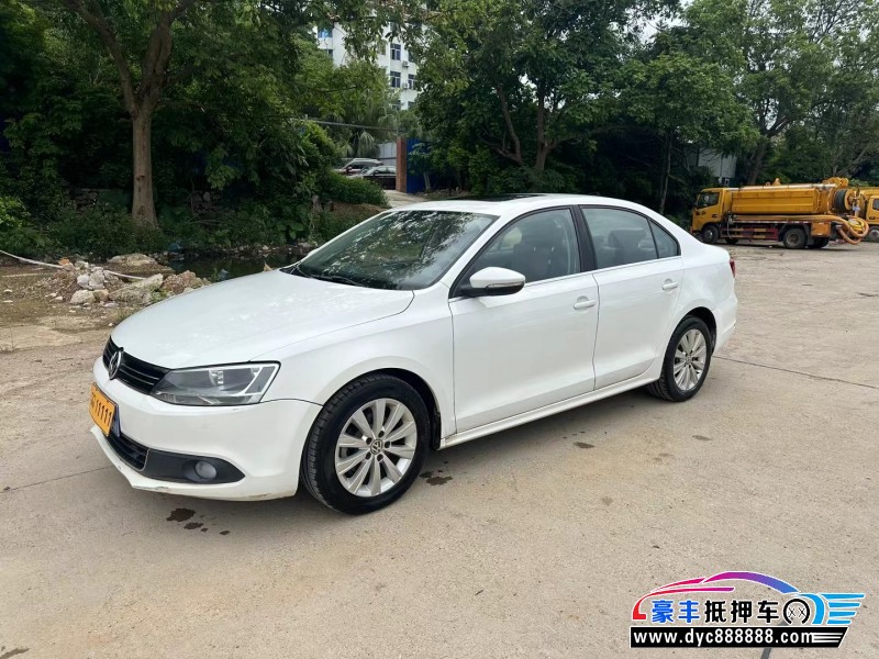 14年大众速腾轿车抵押车出售