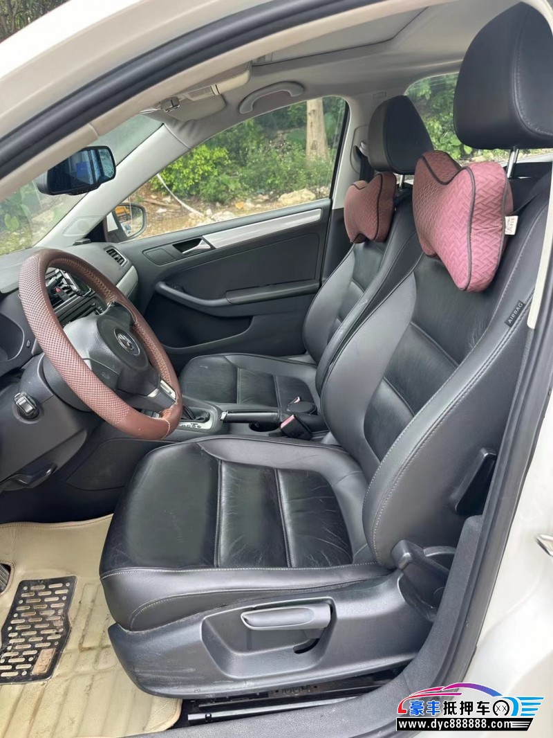 14年大众速腾轿车抵押车出售