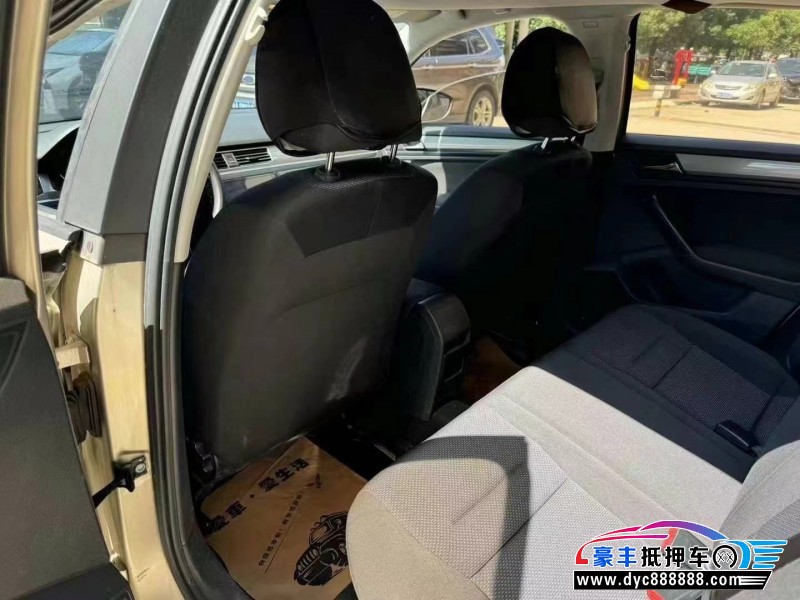 17年大众宝来轿车抵押车出售