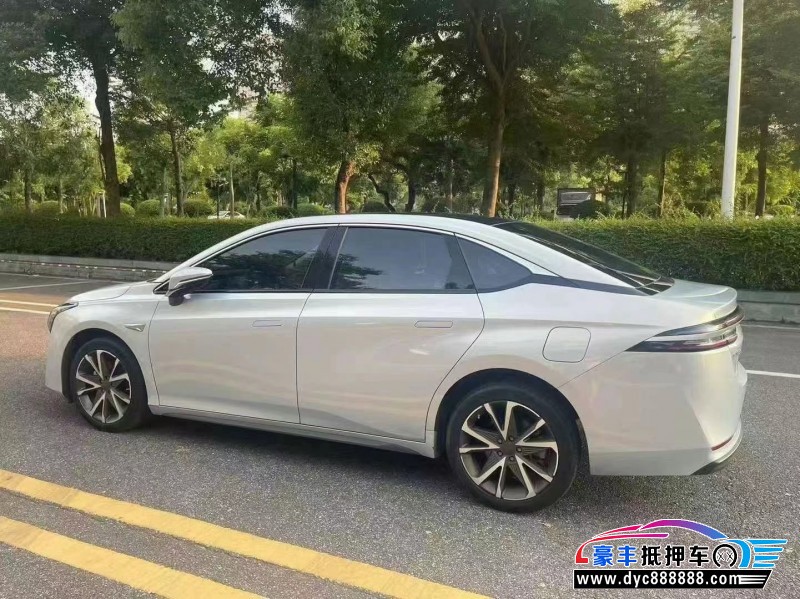 22年埃安Y80轿车抵押车出售