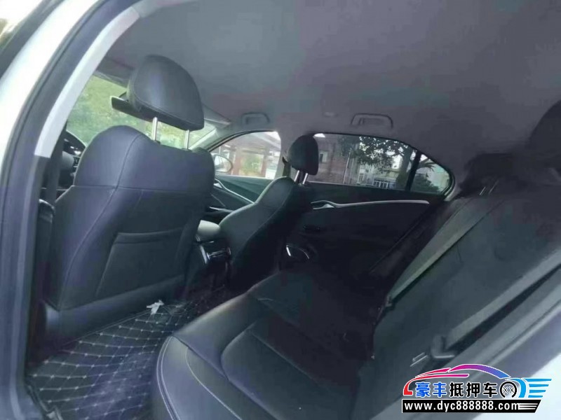 24年哪吒U轿车抵押车出售