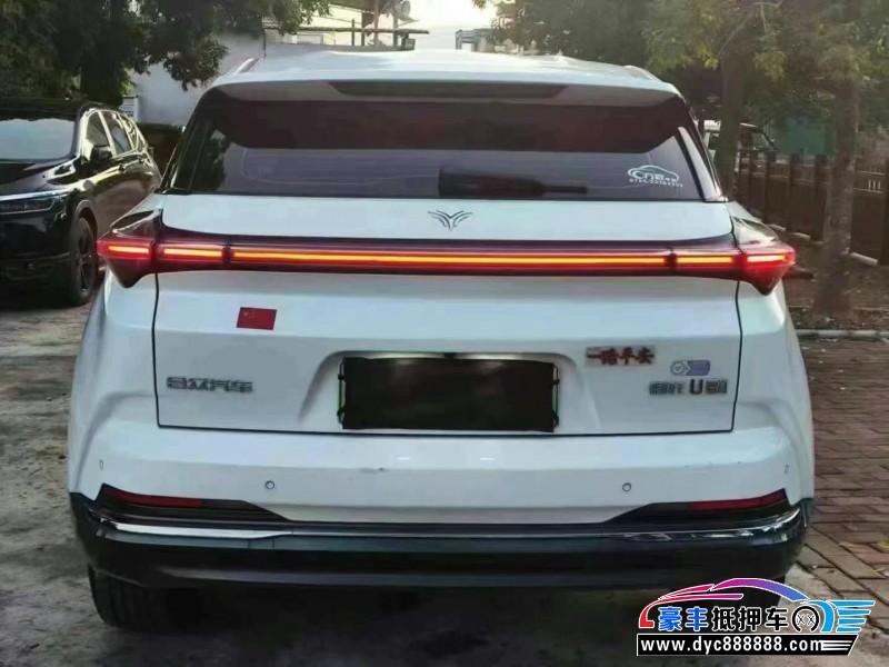 24年哪吒U轿车抵押车出售