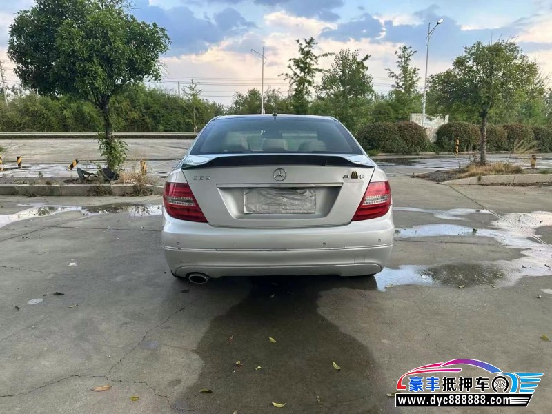 13年奔驰C轿车抵押车出售