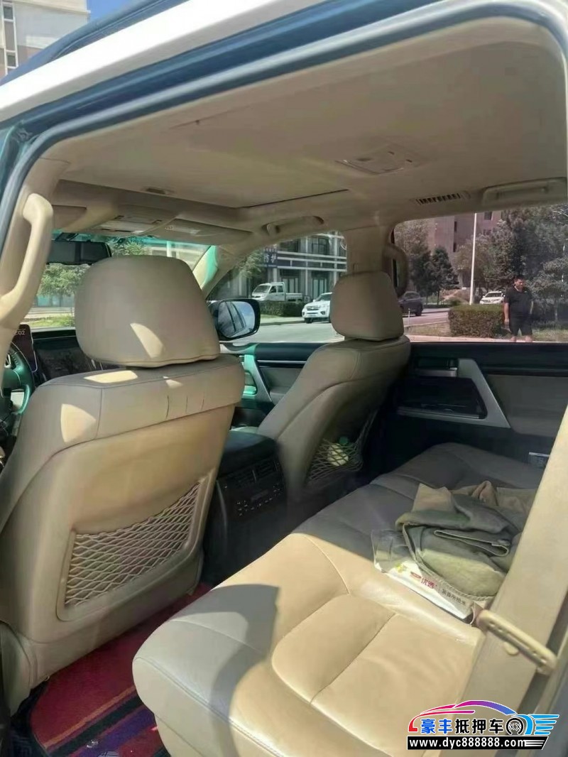 12年丰田兰德酷路泽（陆巡）轿车抵押车出售