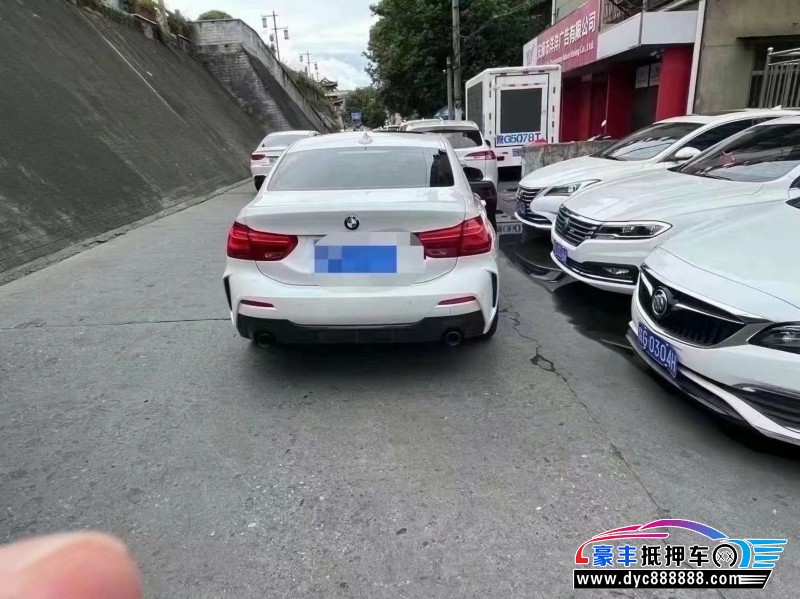 22年宝马1系轿车抵押车出售