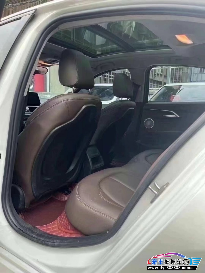 22年宝马1系轿车抵押车出售