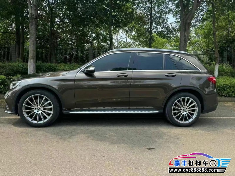 18年奔驰GLC轿车抵押车出售