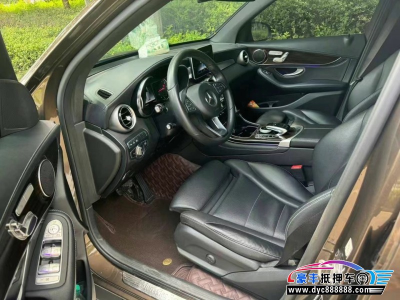 18年奔驰GLC轿车抵押车出售