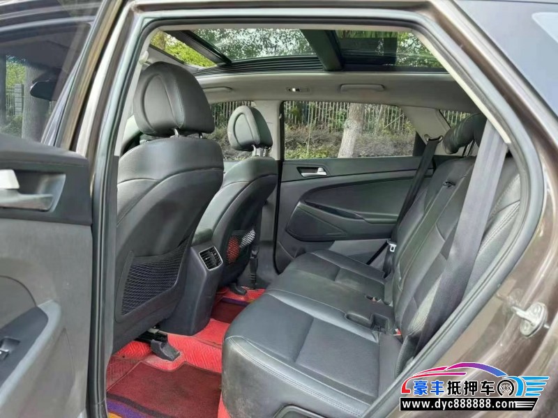 18年现代途胜轿车抵押车出售