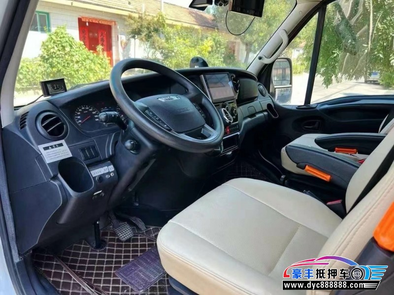 21年依维柯欧盛轿车抵押车出售