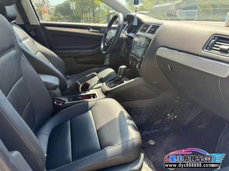 16年大众速腾轿车抵押车出售