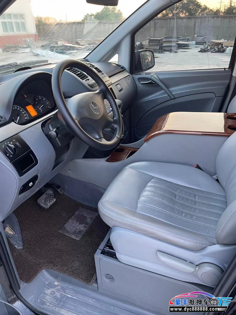 12年奔驰威霆轿车抵押车出售