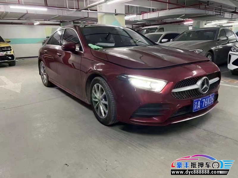 19年奔驰A轿车抵押车出售