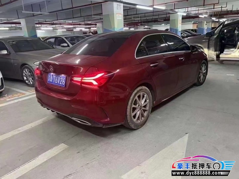 19年奔驰A轿车抵押车出售
