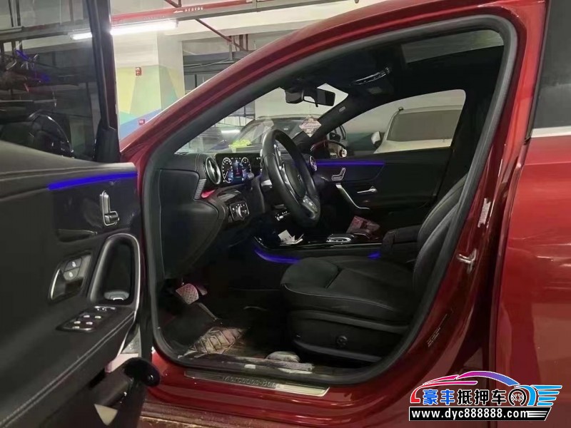 19年奔驰A轿车抵押车出售