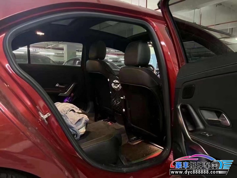 19年奔驰A轿车抵押车出售