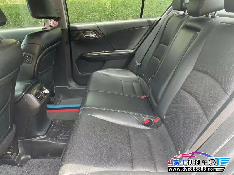 16年本田雅阁轿车抵押车出售