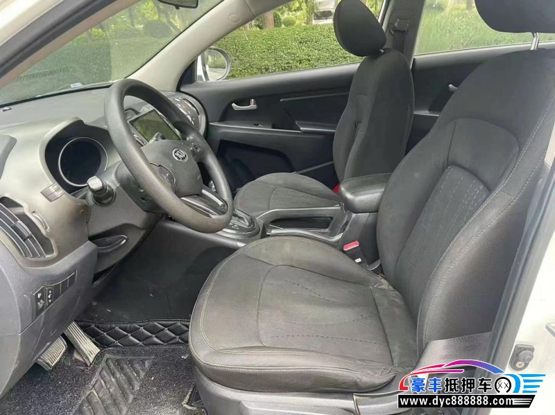 16年起亚智跑轿车抵押车出售