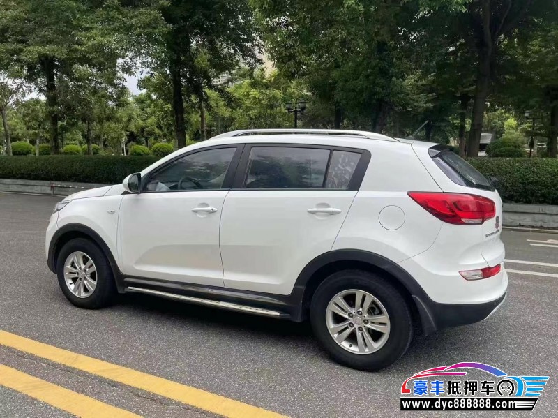 16年起亚智跑轿车抵押车出售