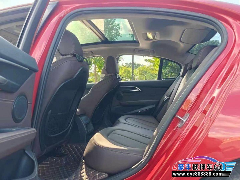 20年宝马1系轿车抵押车出售