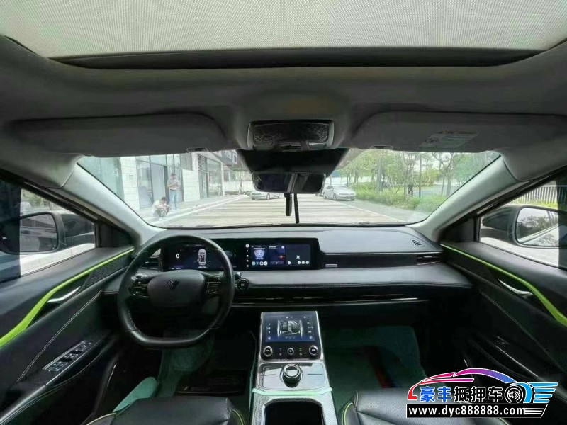 23年哪吒U轿车抵押车出售