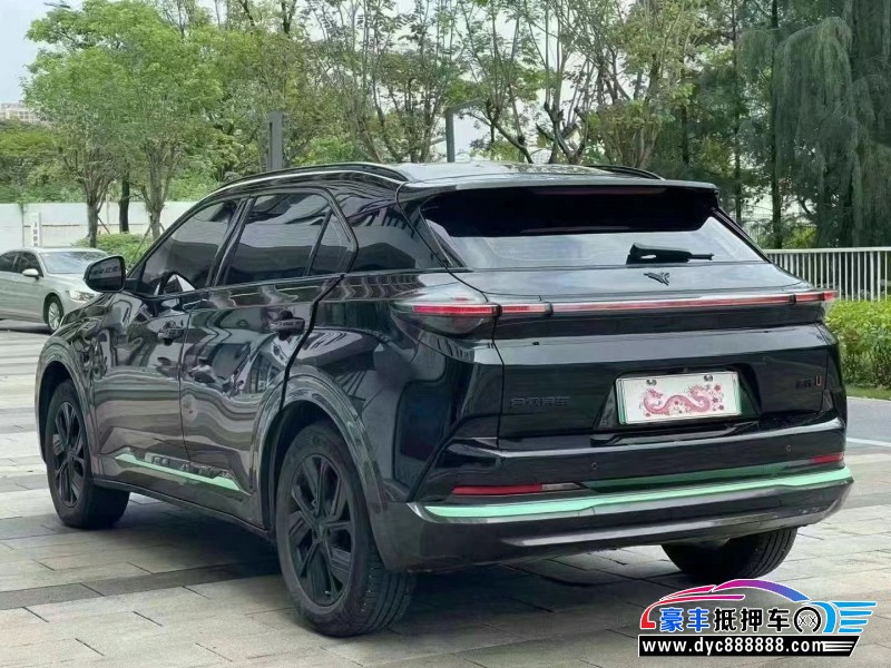 23年哪吒U轿车抵押车出售