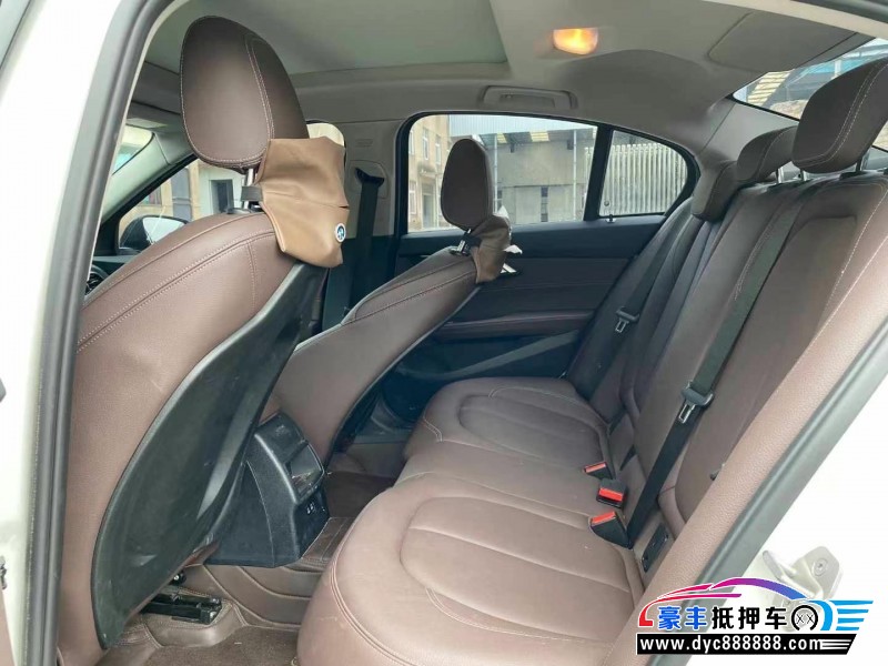 22年宝马1系轿车抵押车出售