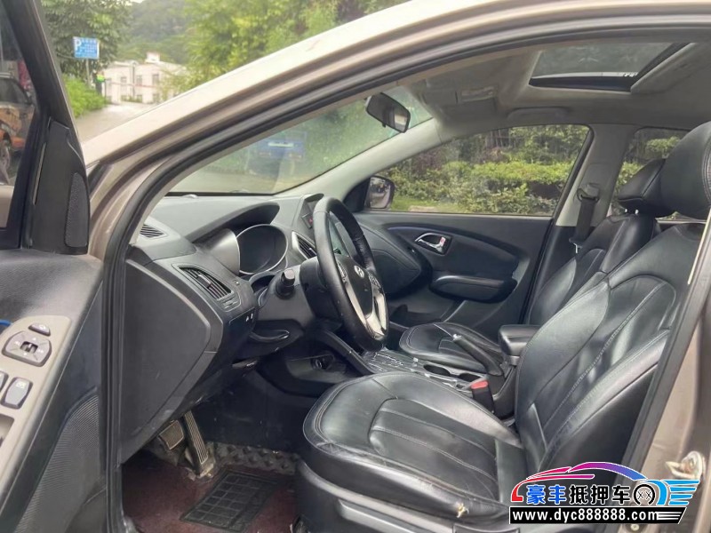 11年现代ix35轿车抵押车出售