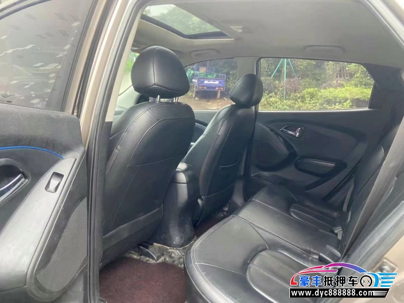 11年现代ix35轿车抵押车出售