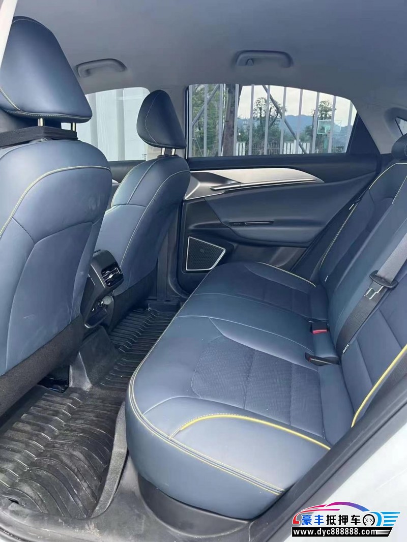 24年吉利几何轿车抵押车出售