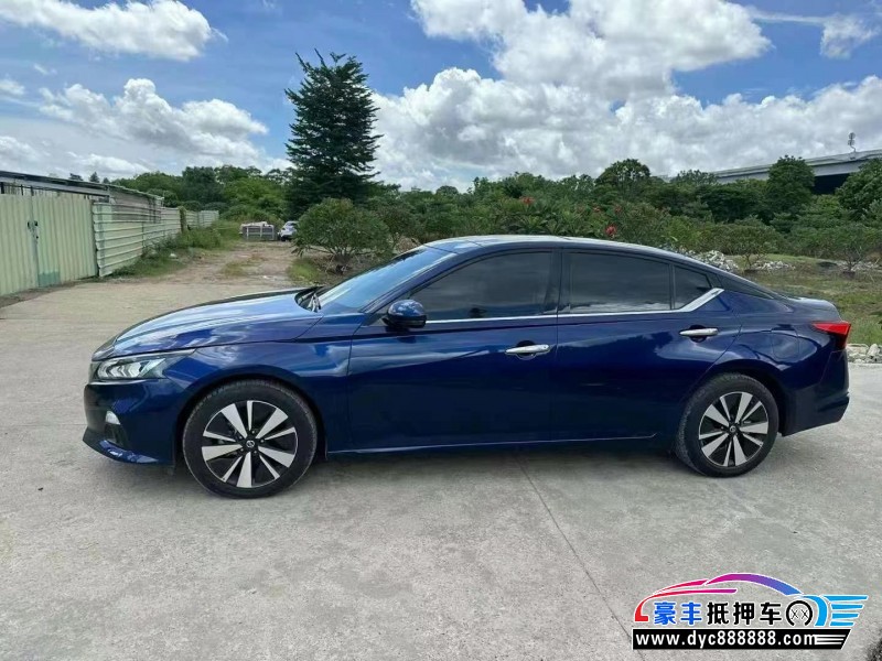 21年日产天籁轿车抵押车出售