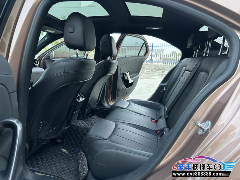 21年奔驰A轿车抵押车出售