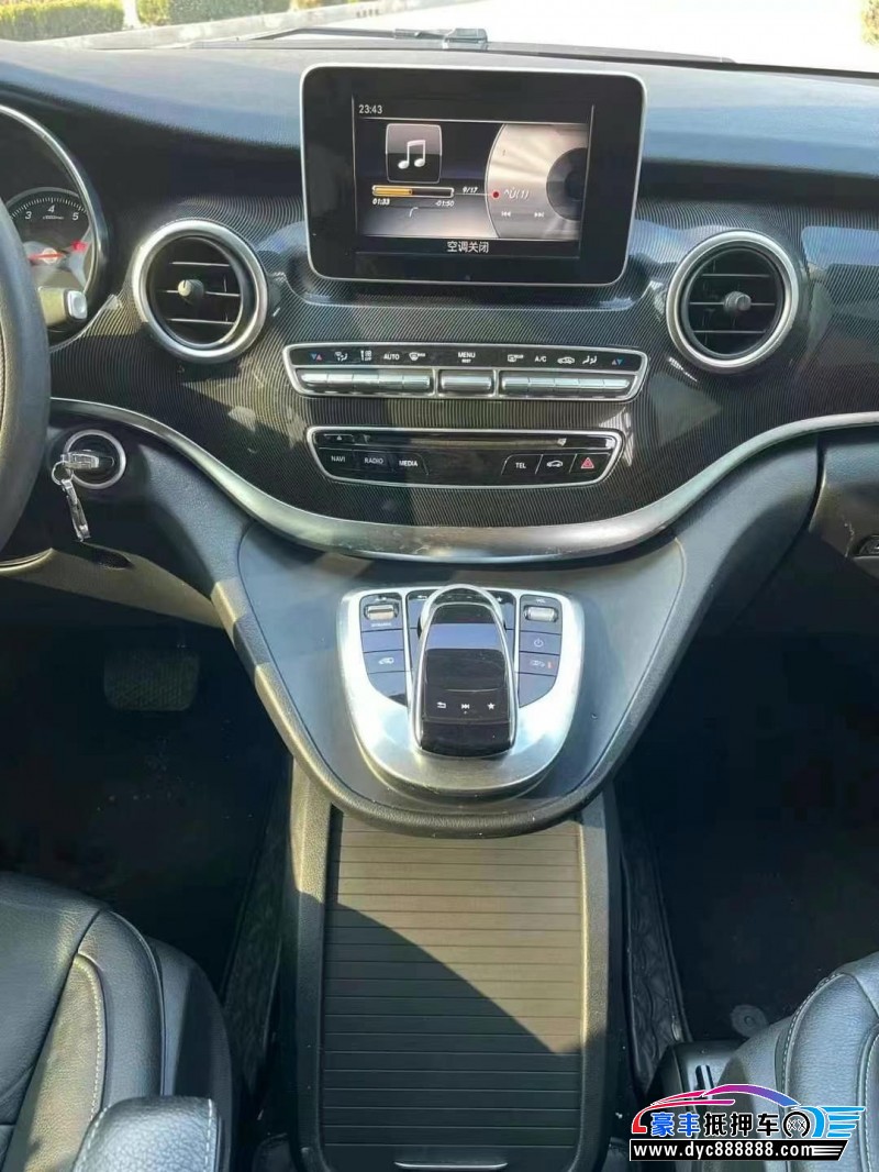 21年奔驰V轿车抵押车出售