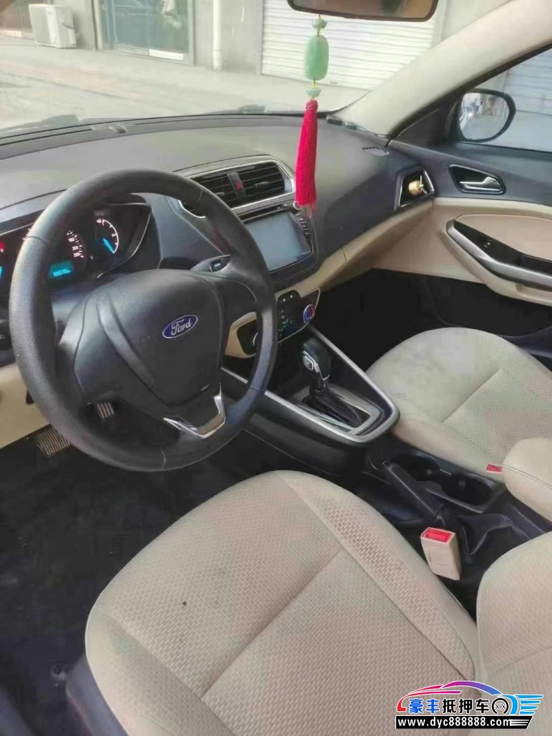 17年福特福睿斯轿车抵押车出售