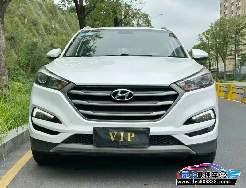 17年现代途胜轿车抵押车出售