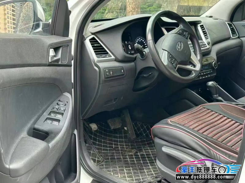 17年现代途胜轿车抵押车出售