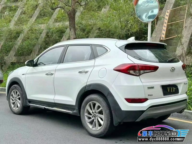 17年现代途胜轿车抵押车出售