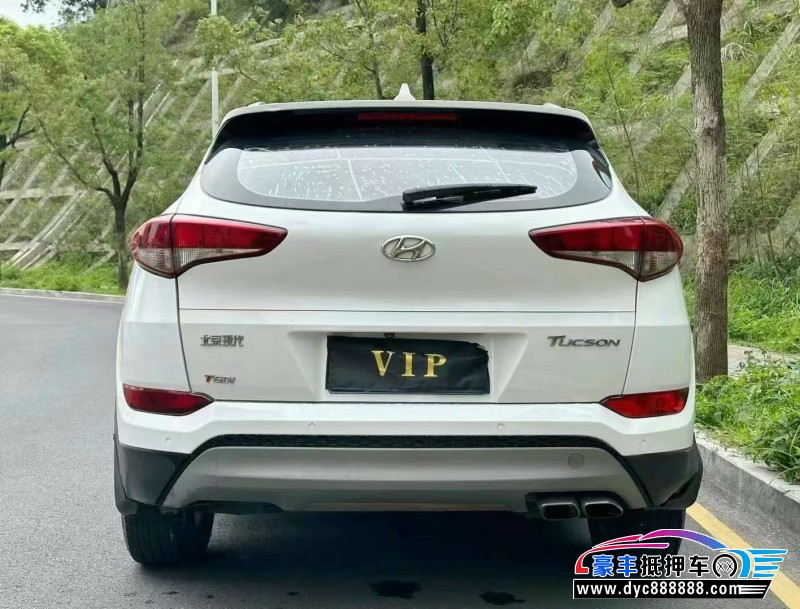 17年现代途胜轿车抵押车出售